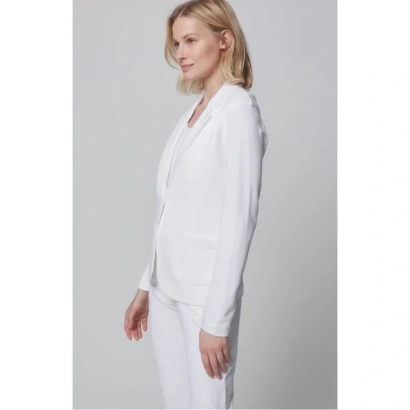 MAJESTIC FILATURES$270 French Terry LoopedOne-Button Blazer in Blanc, 4/L